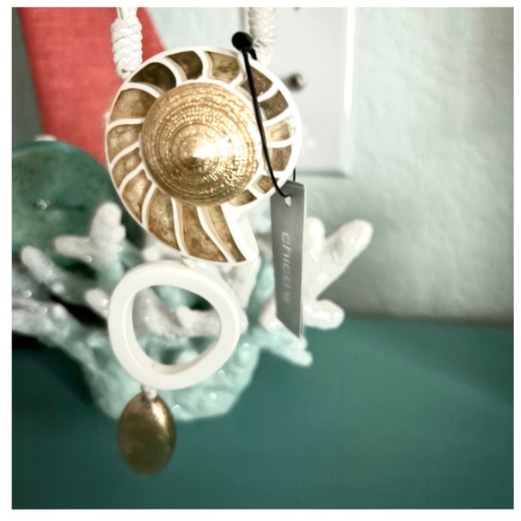 NWT Chicos Adjustable Seashell Necklace - Picture 2 of 10